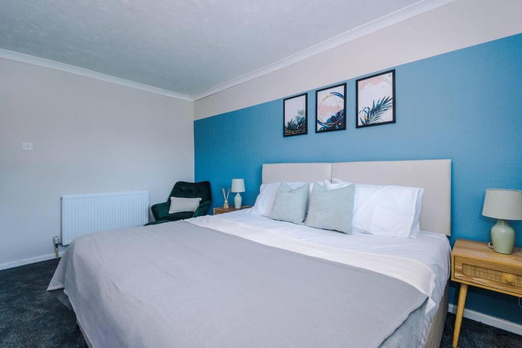 Cheerful 3 Bedroom Home With Parking Near Chester Saughall Экстерьер фото