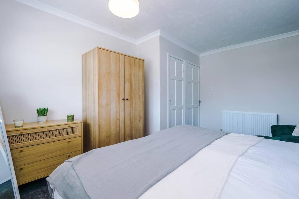 Cheerful 3 Bedroom Home With Parking Near Chester Saughall Экстерьер фото