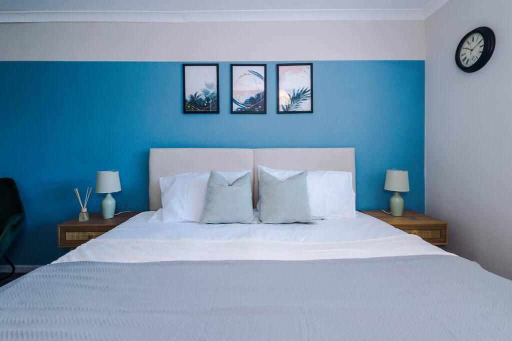 Cheerful 3 Bedroom Home With Parking Near Chester Saughall Экстерьер фото